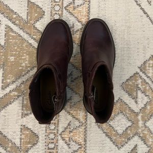 NEW, never worn Clarks Maye Ease in dark brown leather!